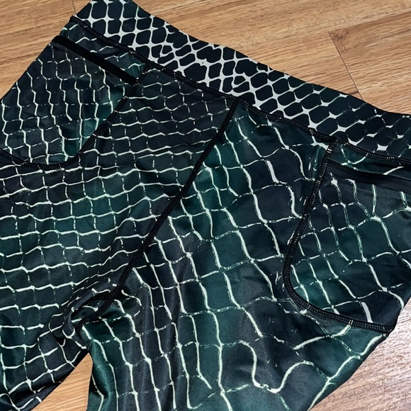 🦵🏻🦁• 💥 Kapow x MEGGINGS x Alpha Vibes 💥• 🦁🦵🏻 - Picture 8 of 11